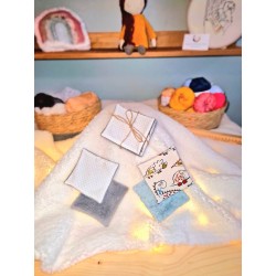 Lingettes dinos et pois